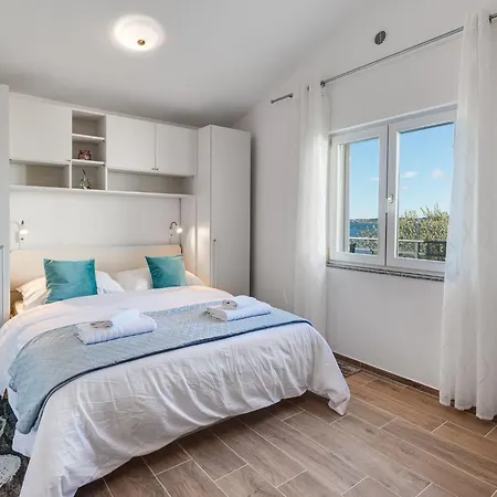 Apartment Tramonto-3 By Interhome